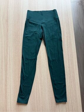 Offline by Aerie 7/8 length leggings, scallop hem size small